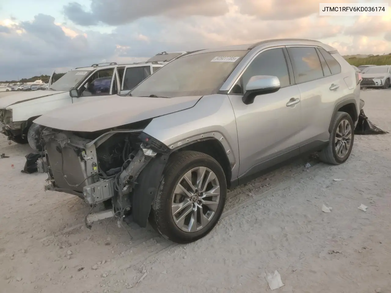 JTMC1RFV6KD036174 2019 Toyota Rav4 Xle Premium