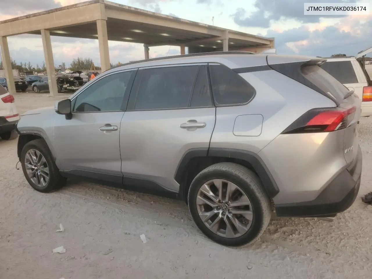 JTMC1RFV6KD036174 2019 Toyota Rav4 Xle Premium