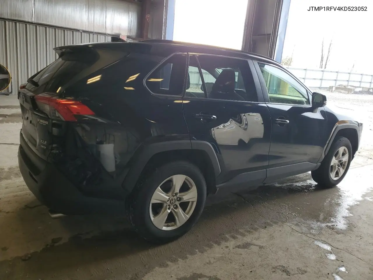 JTMP1RFV4KD523052 2019 Toyota Rav4 Xle