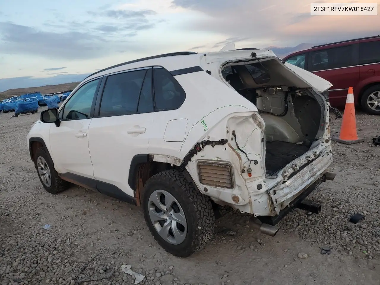 2T3F1RFV7KW018427 2019 Toyota Rav4 Le