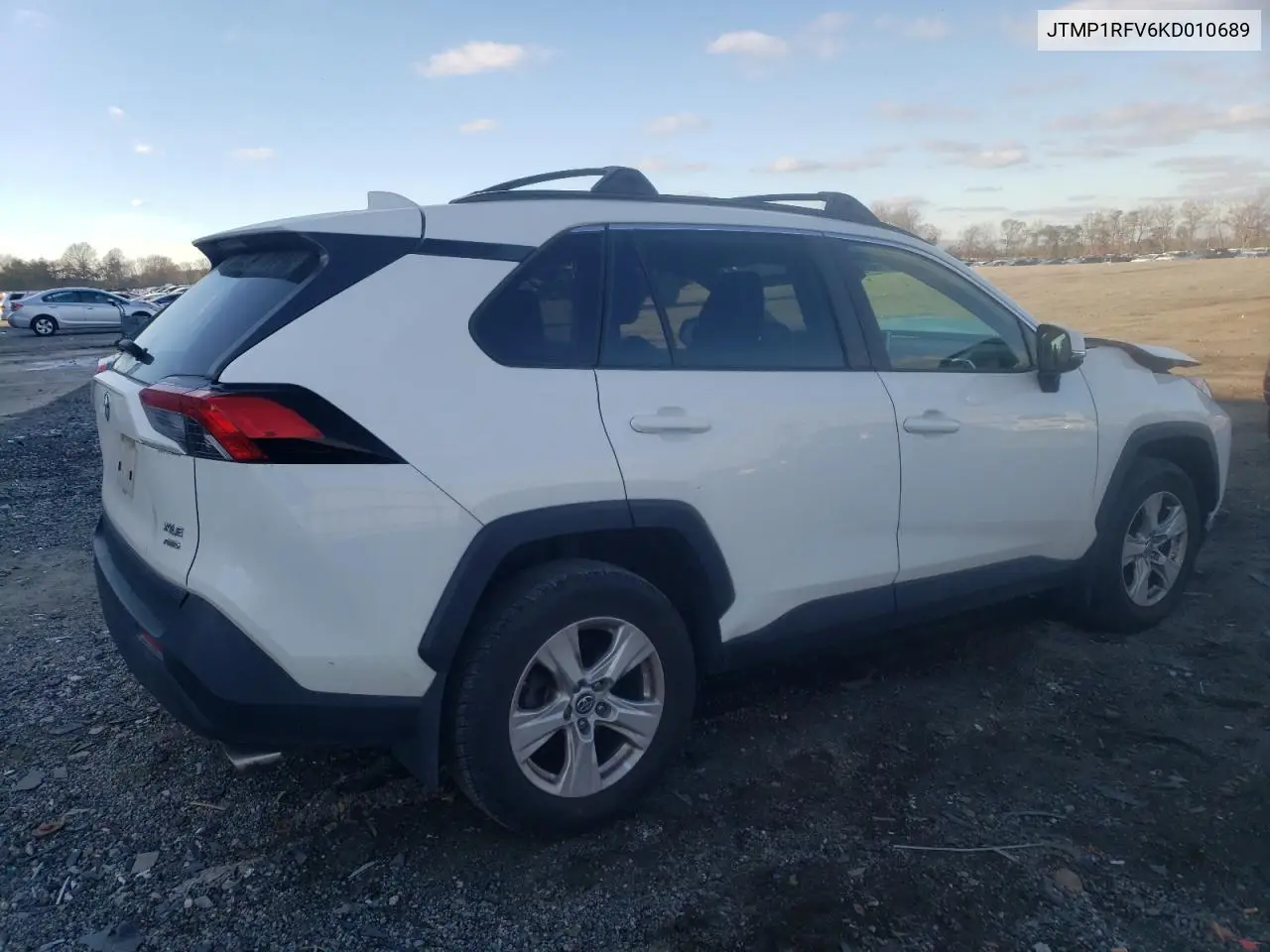 JTMP1RFV6KD010689 2019 Toyota Rav4 Xle