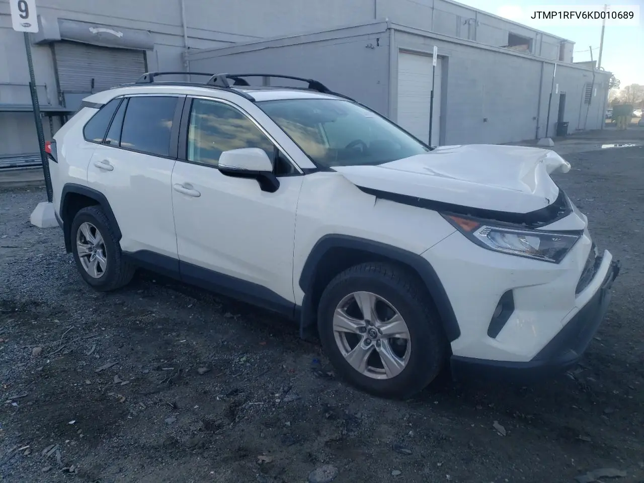 JTMP1RFV6KD010689 2019 Toyota Rav4 Xle
