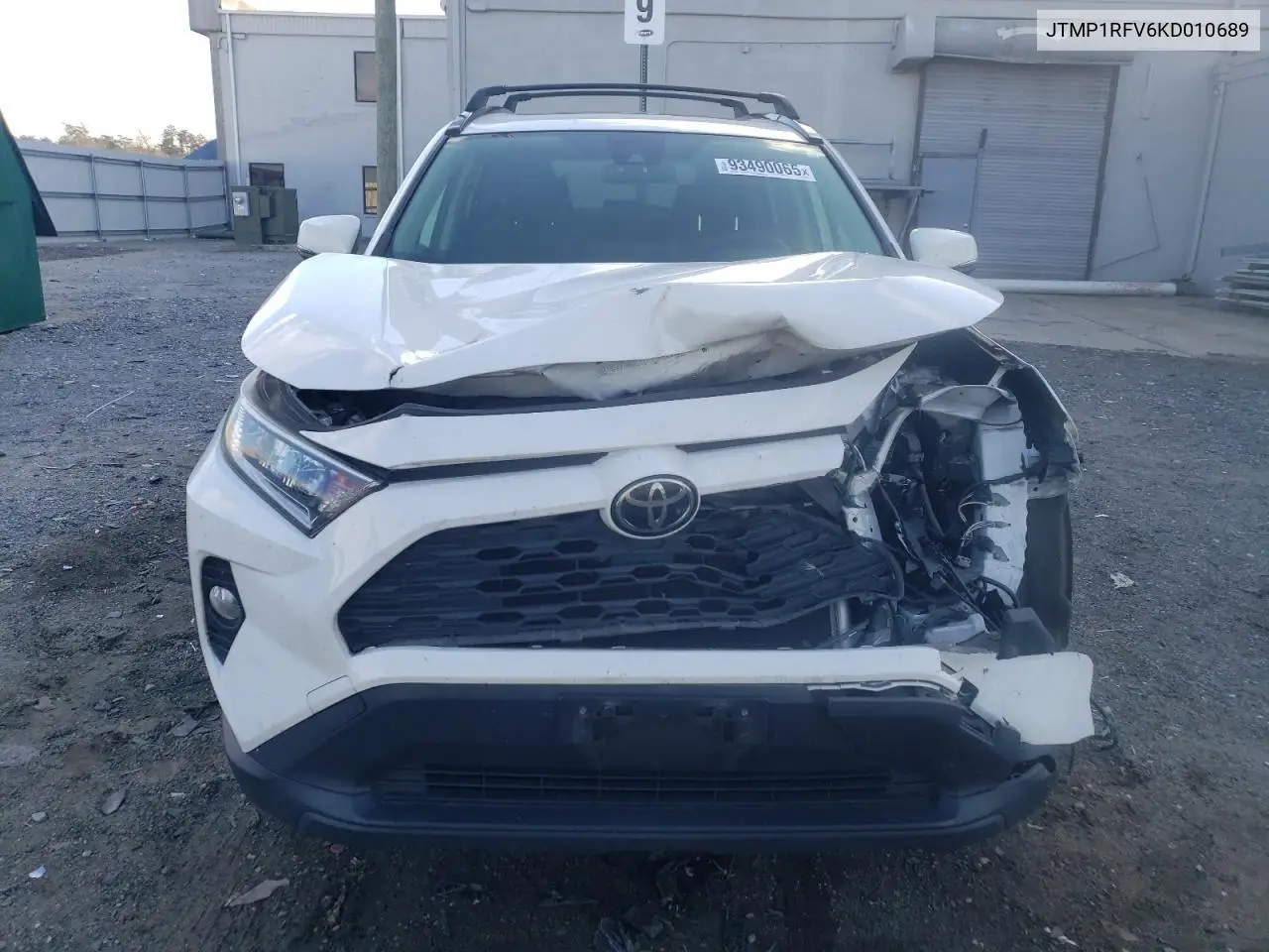 JTMP1RFV6KD010689 2019 Toyota Rav4 Xle