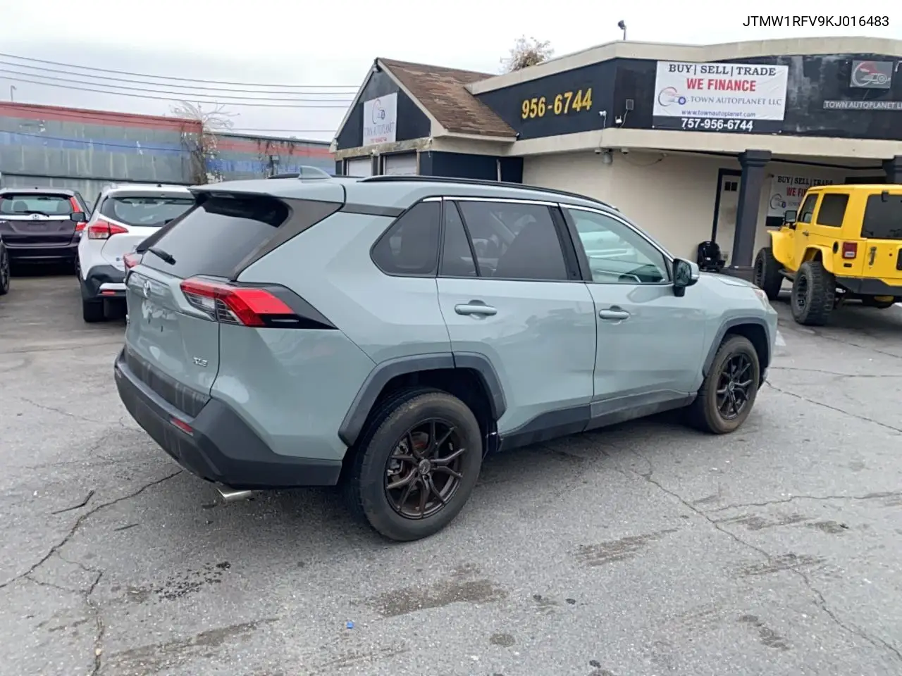 JTMW1RFV9KJ016483 2019 Toyota Rav4 Xle