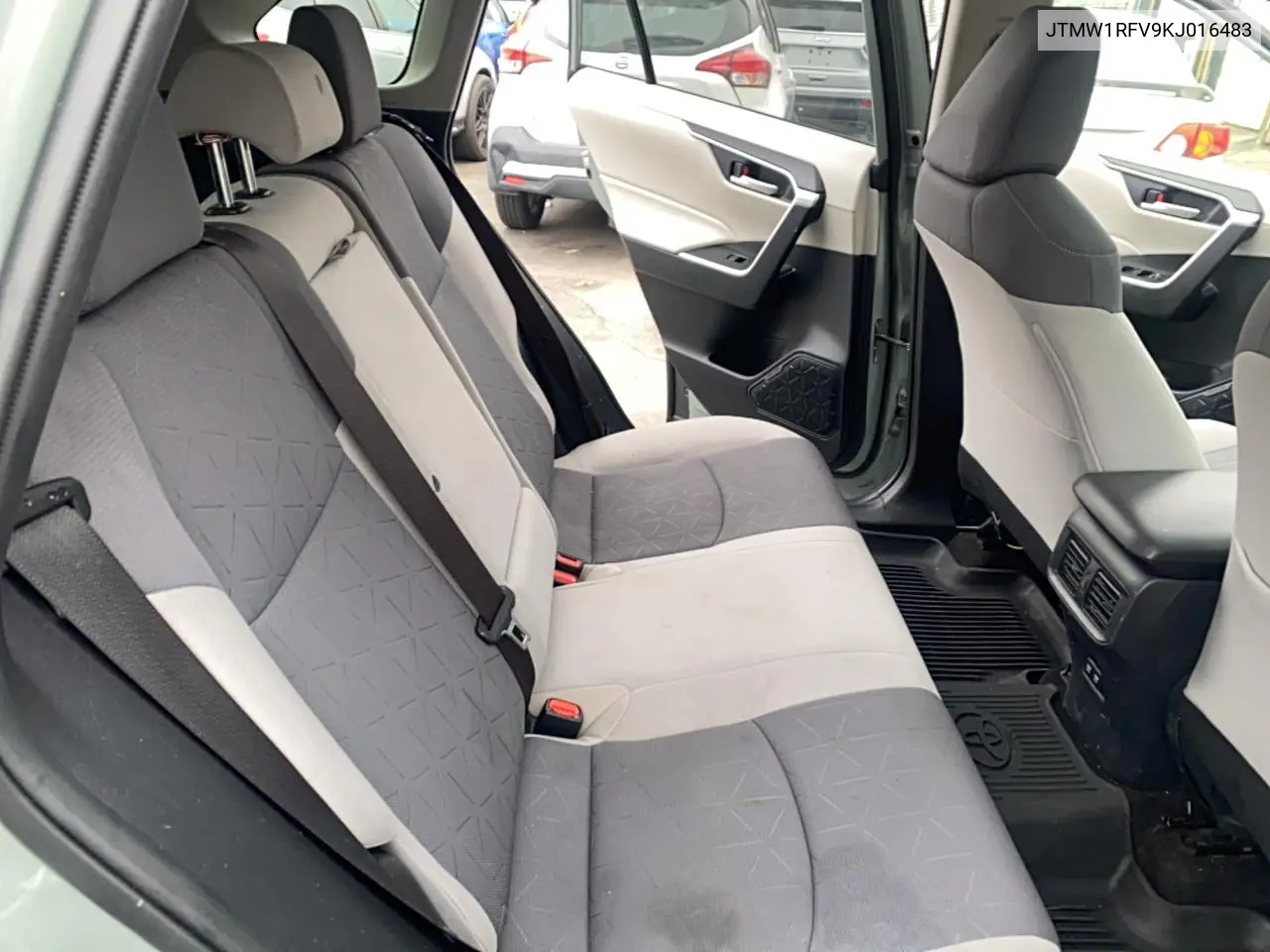 JTMW1RFV9KJ016483 2019 Toyota Rav4 Xle
