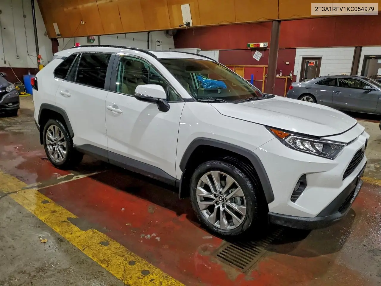 2T3A1RFV1KC054979 2019 Toyota Rav4 Xle Premium