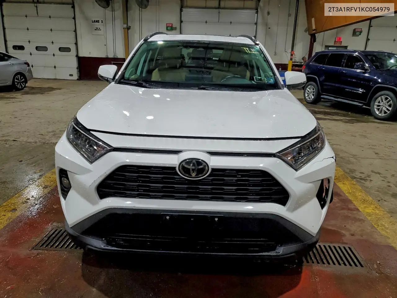 2T3A1RFV1KC054979 2019 Toyota Rav4 Xle Premium