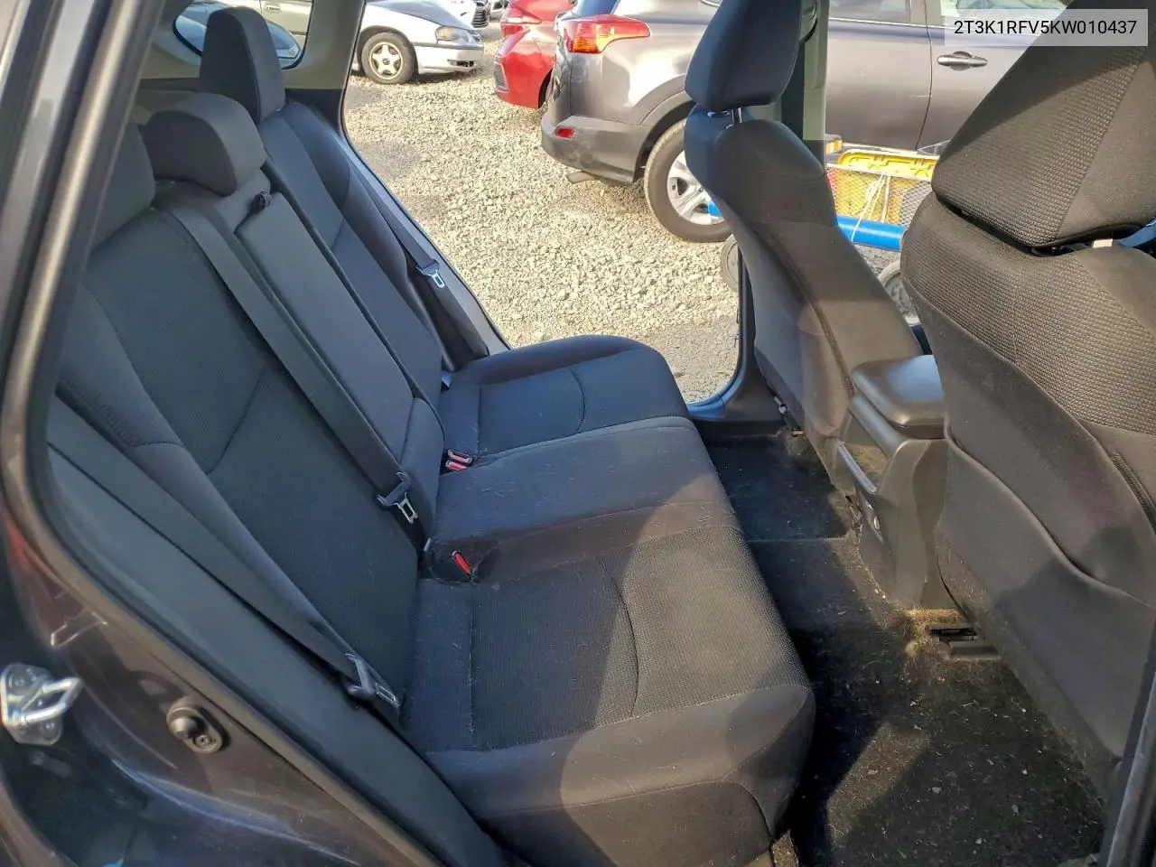 2T3K1RFV5KW010437 2019 Toyota Rav4 Le