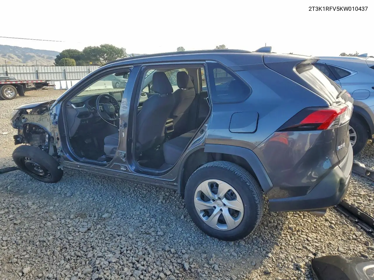 2T3K1RFV5KW010437 2019 Toyota Rav4 Le