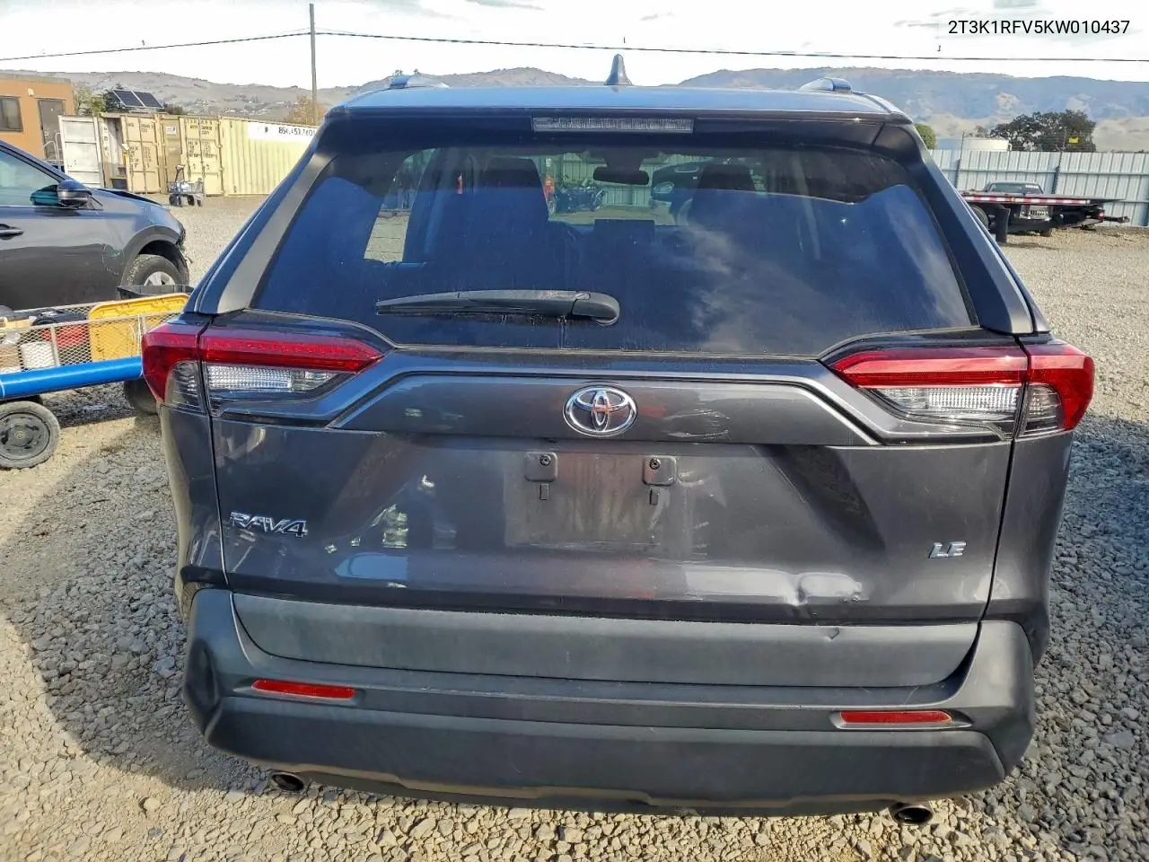 2T3K1RFV5KW010437 2019 Toyota Rav4 Le