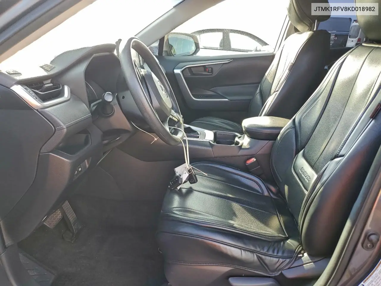JTMK1RFV8KD018982 2019 Toyota Rav4 Le