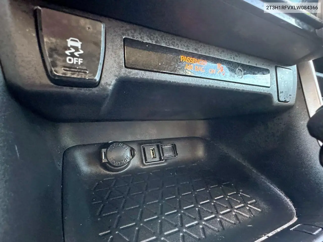 2T3H1RFVXLW084366 2020 Toyota Rav4 Le