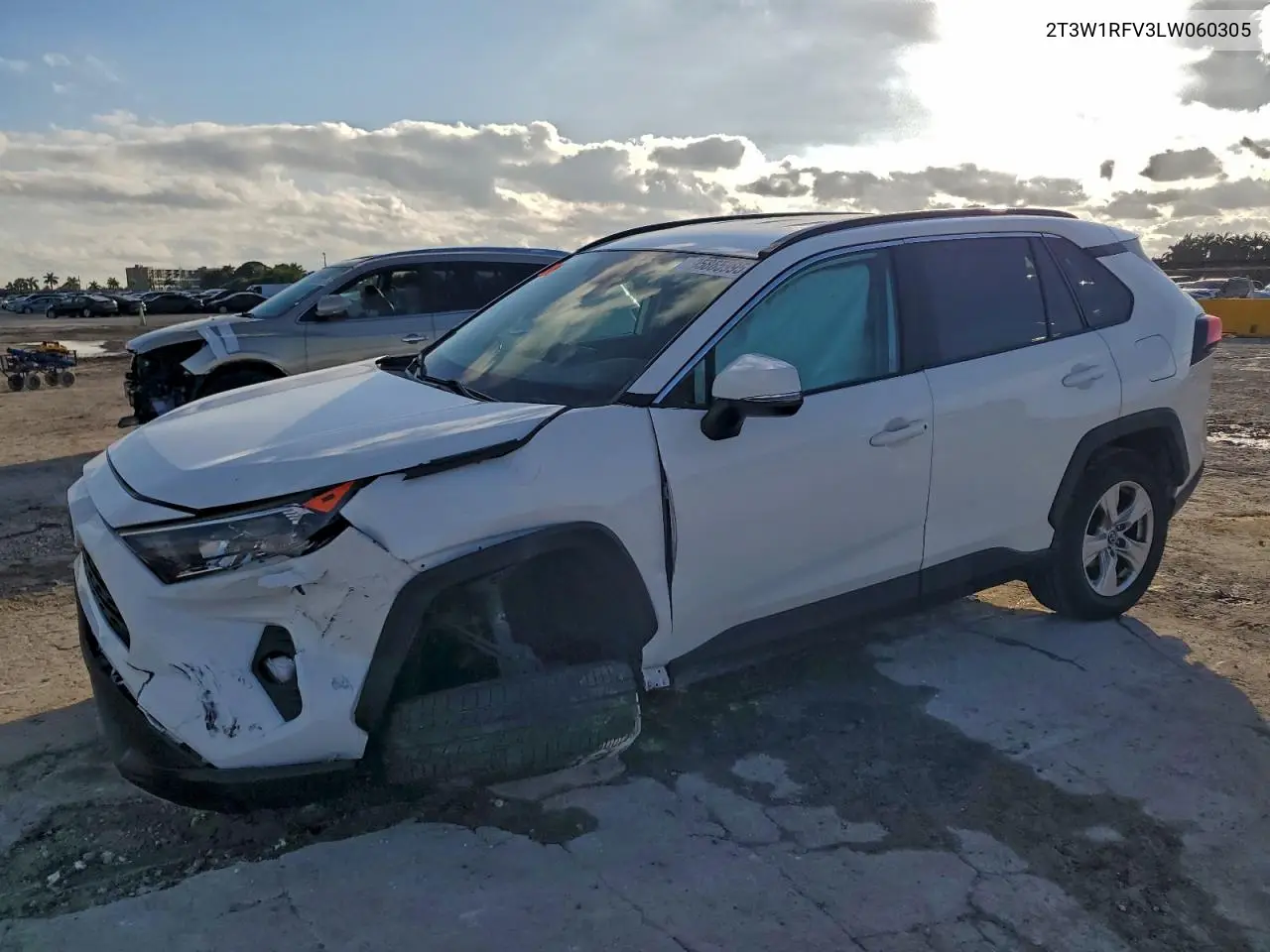 2T3W1RFV3LW060305 2020 Toyota Rav4 Xle