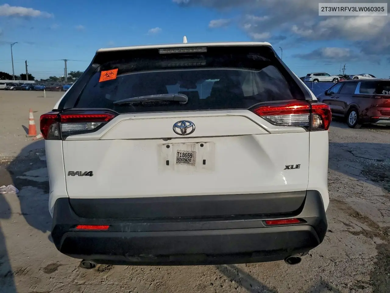2T3W1RFV3LW060305 2020 Toyota Rav4 Xle