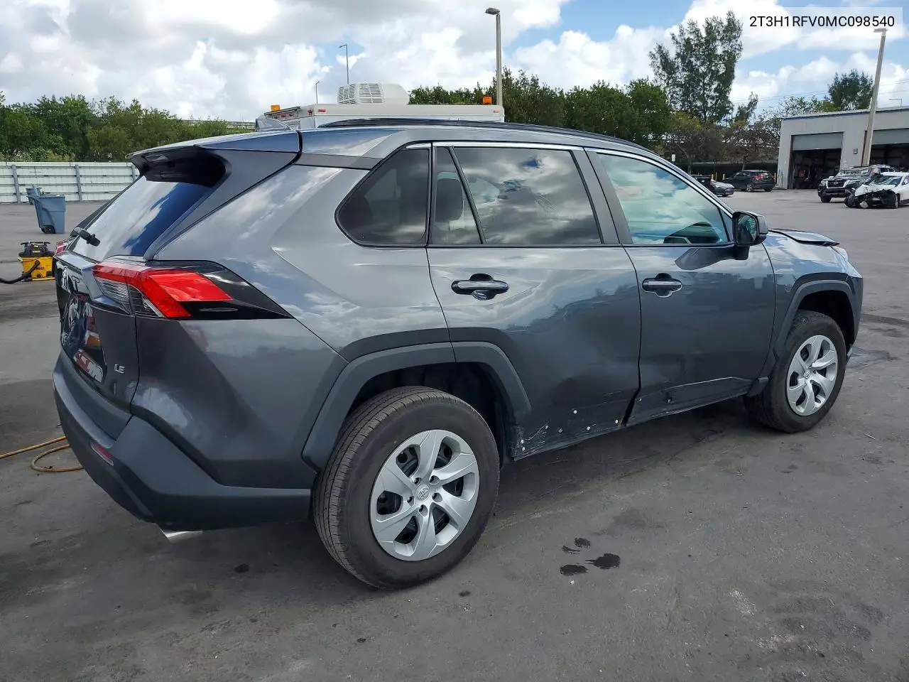 2T3H1RFV0MC098540 2021 Toyota Rav4 Le
