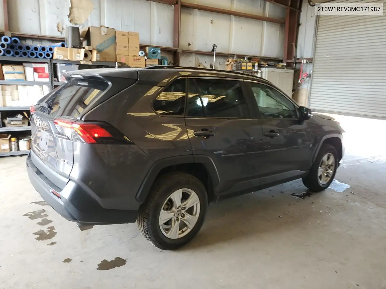 2T3W1RFV3MC171987 2021 Toyota Rav4 Xle