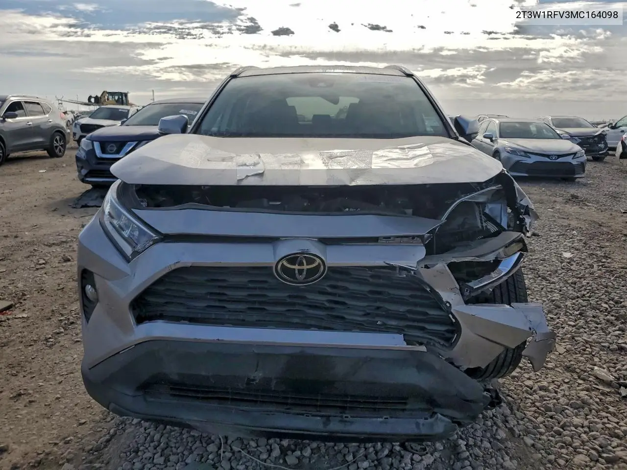 2T3W1RFV3MC164098 2021 Toyota Rav4 Xle