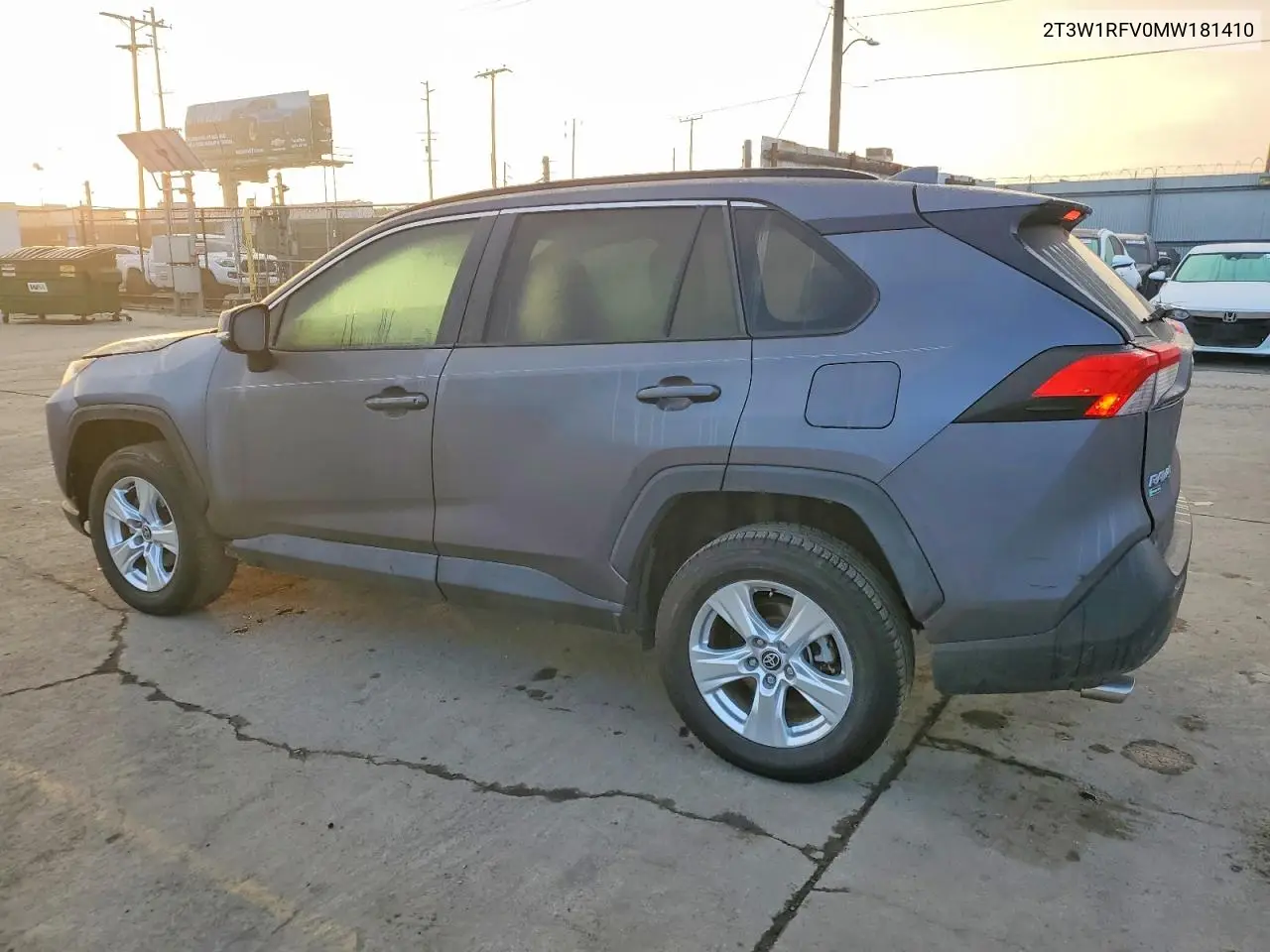 2T3W1RFV0MW181410 2021 Toyota Rav4 Xle