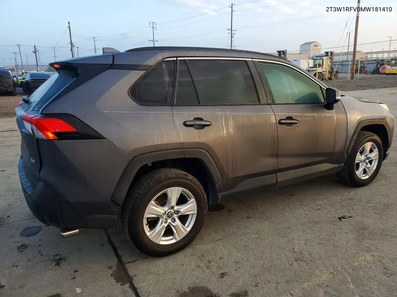 2T3W1RFV0MW181410 2021 Toyota Rav4 Xle
