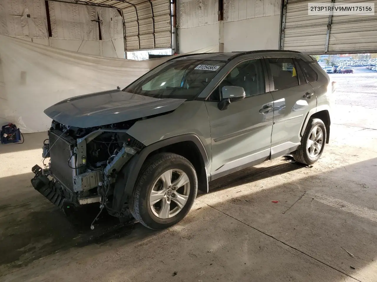 2T3P1RFV9MW175156 2021 Toyota Rav4 Xle