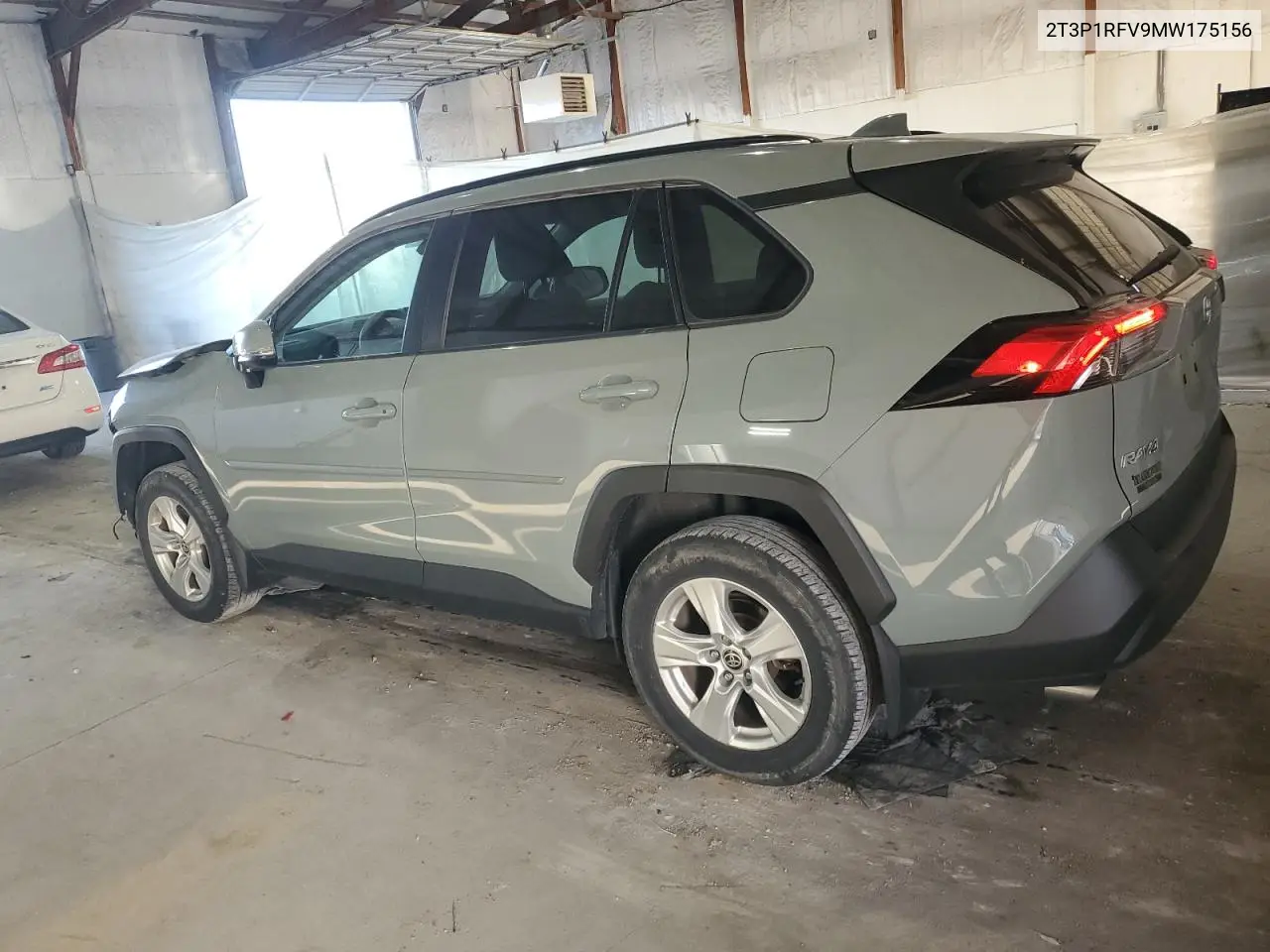 2T3P1RFV9MW175156 2021 Toyota Rav4 Xle