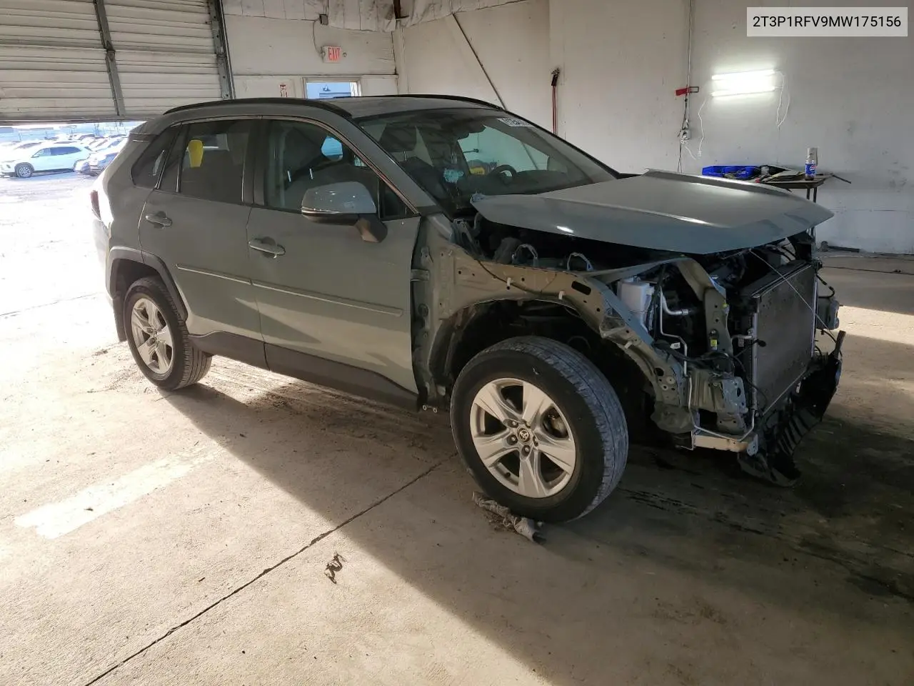 2T3P1RFV9MW175156 2021 Toyota Rav4 Xle