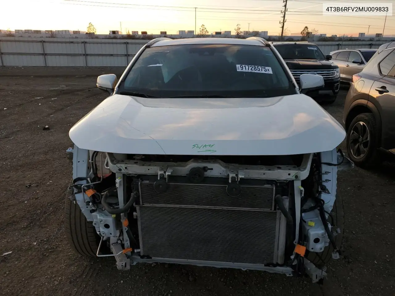 4T3B6RFV2MU009833 2021 Toyota Rav4 Xle Premium