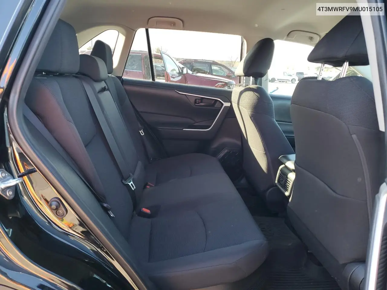 4T3MWRFV9MU015105 2021 Toyota Rav4 Le