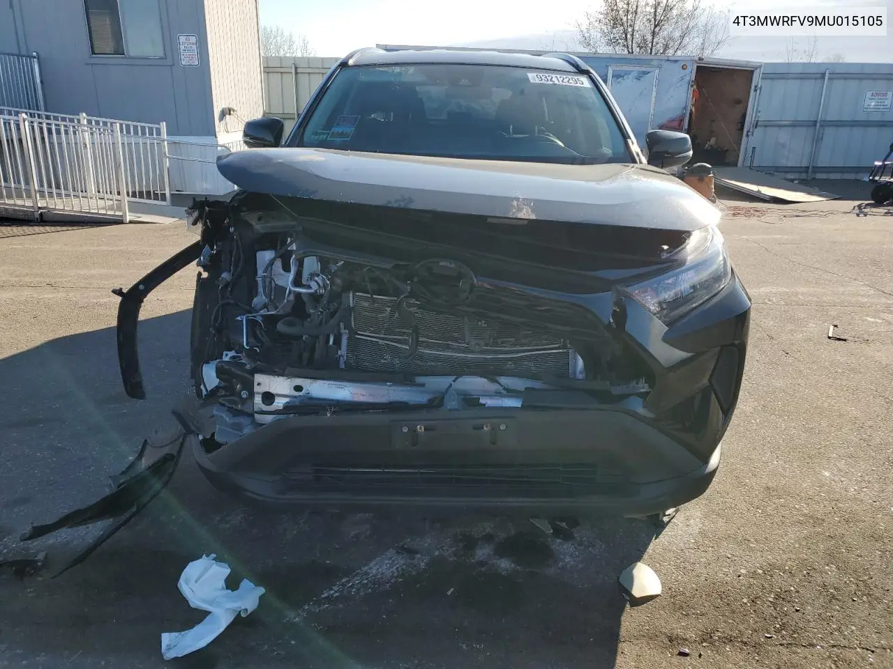 4T3MWRFV9MU015105 2021 Toyota Rav4 Le