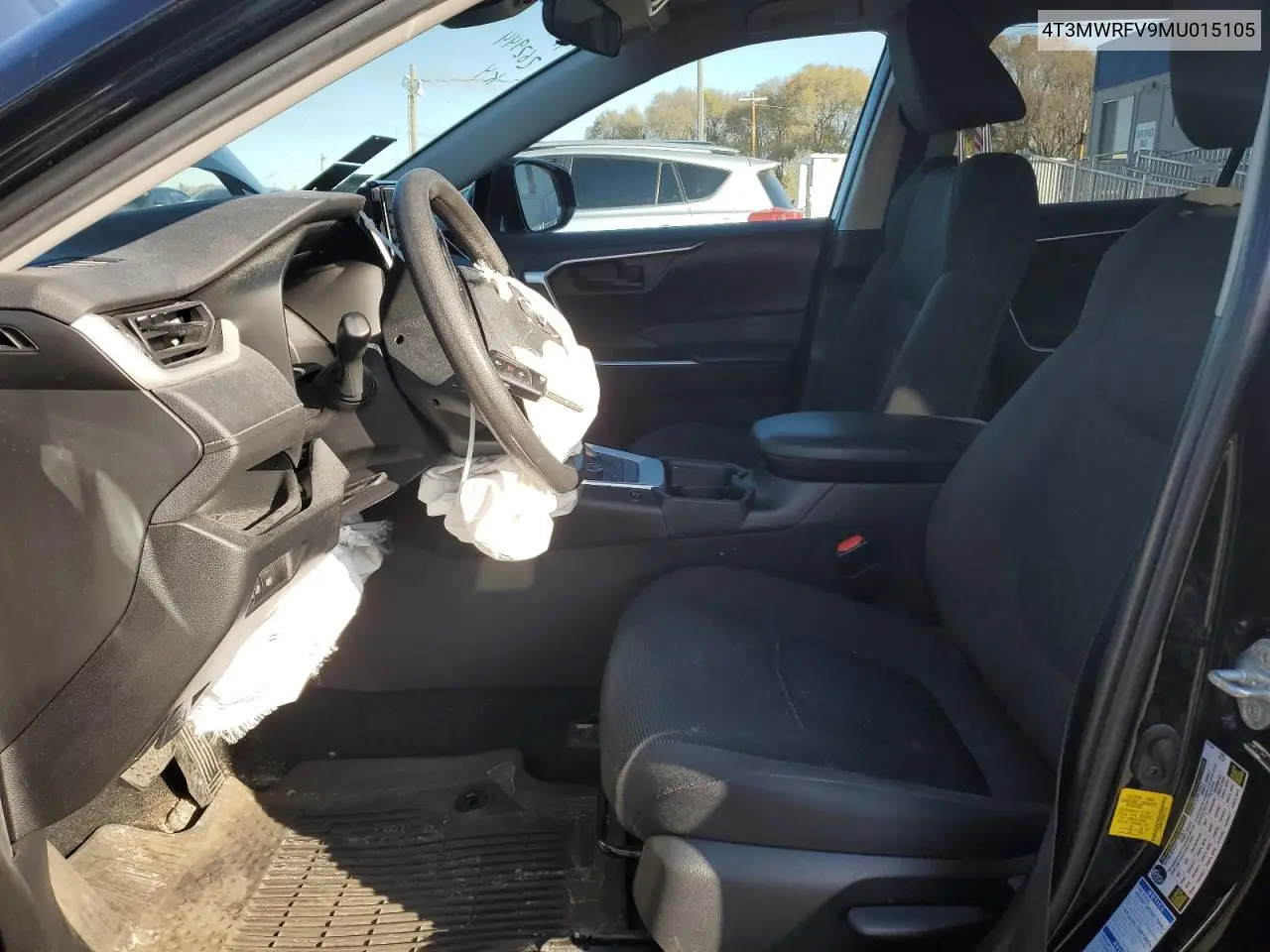 4T3MWRFV9MU015105 2021 Toyota Rav4 Le