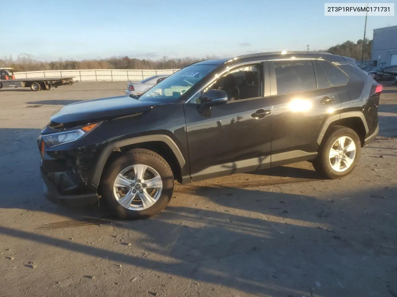 2T3P1RFV6MC171731 2021 Toyota Rav4 Xle