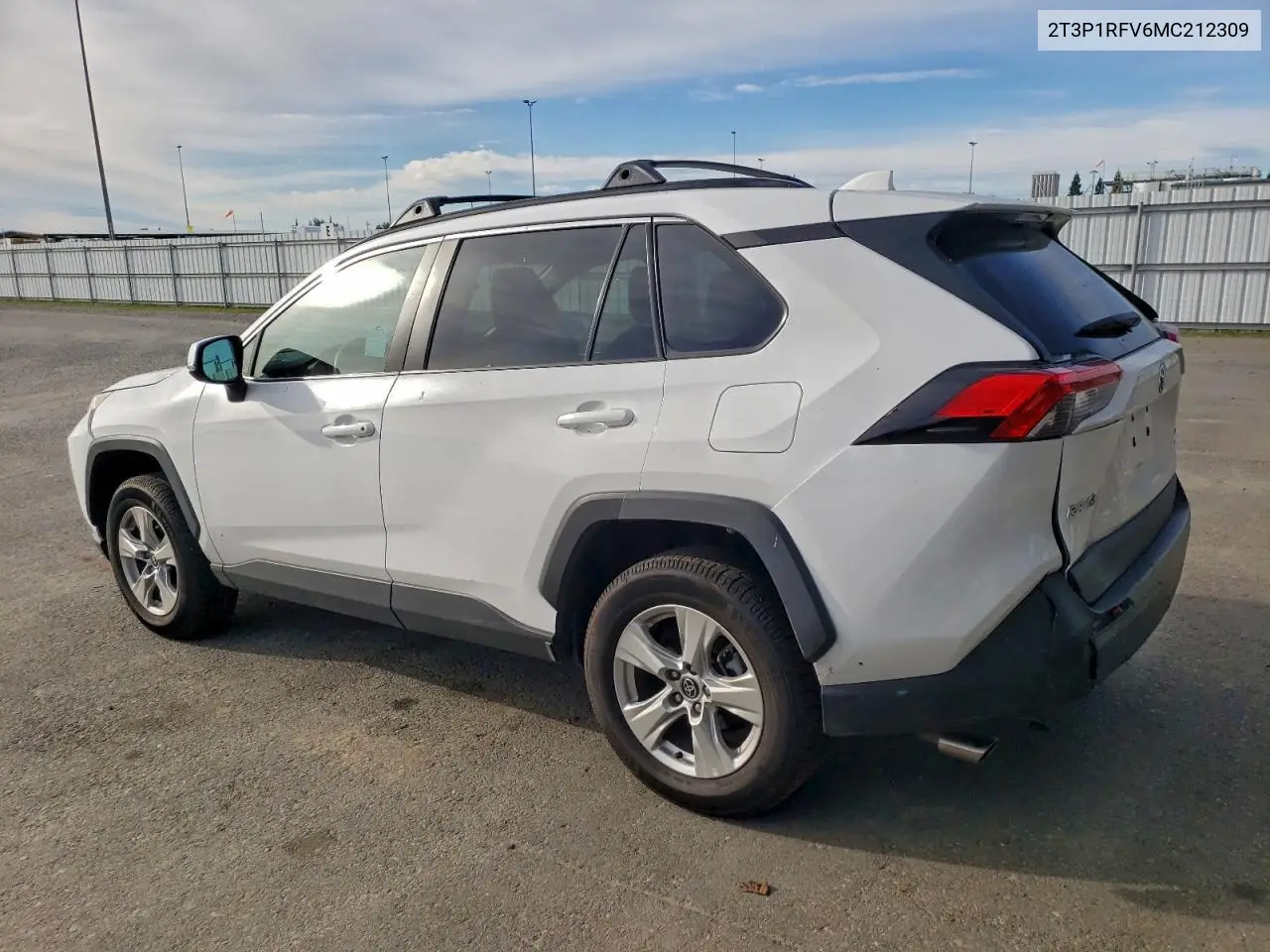 2T3P1RFV6MC212309 2021 Toyota Rav4 Xle
