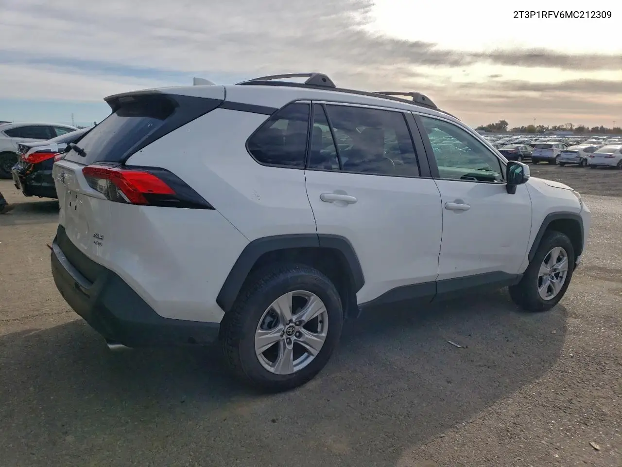 2T3P1RFV6MC212309 2021 Toyota Rav4 Xle