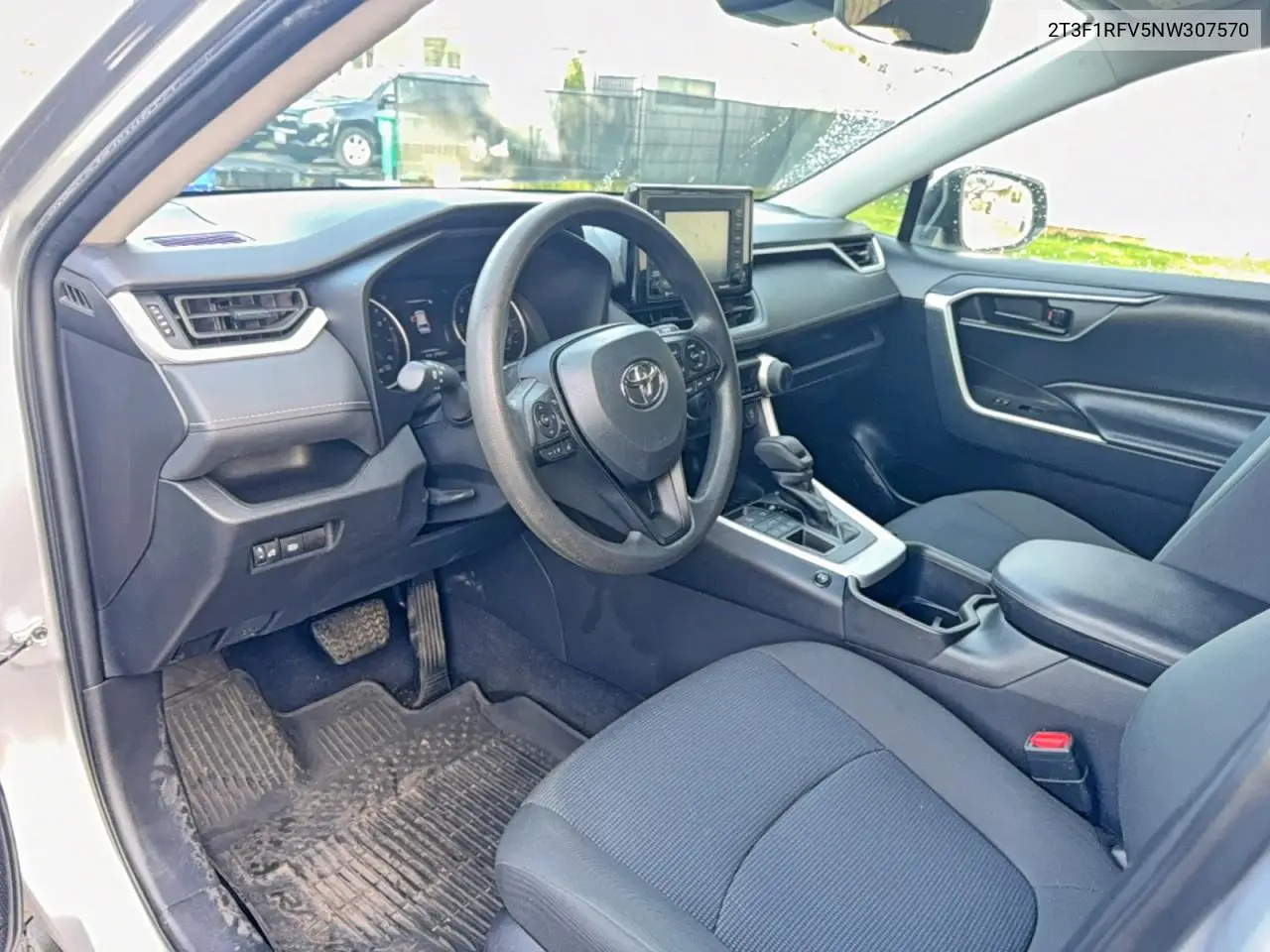 2T3F1RFV5NW307570 2022 Toyota Rav4 Le