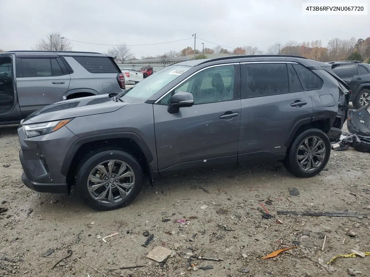 4T3B6RFV2NU067720 2022 Toyota Rav4 Xle Premium