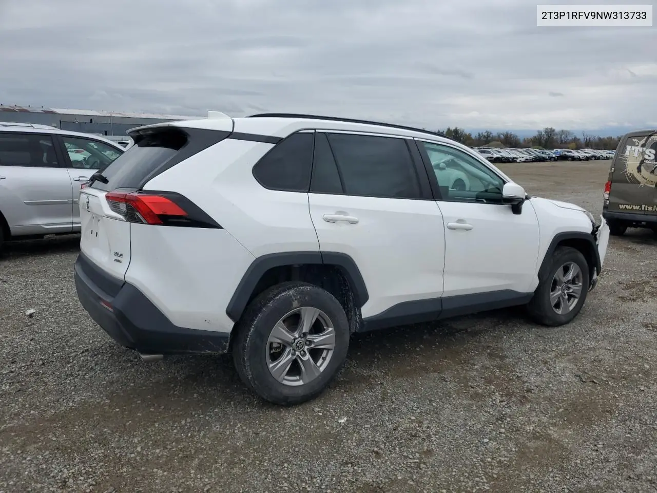 2T3P1RFV9NW313733 2022 Toyota Rav4 Xle