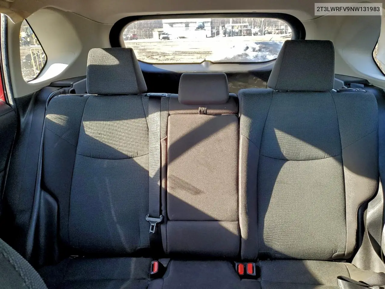 2T3LWRFV9NW131983 2022 Toyota Rav4 Le