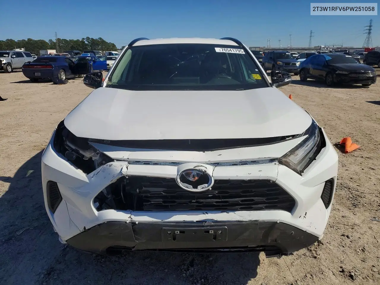 2T3W1RFV6PW251058 2023 Toyota Rav4 Xle