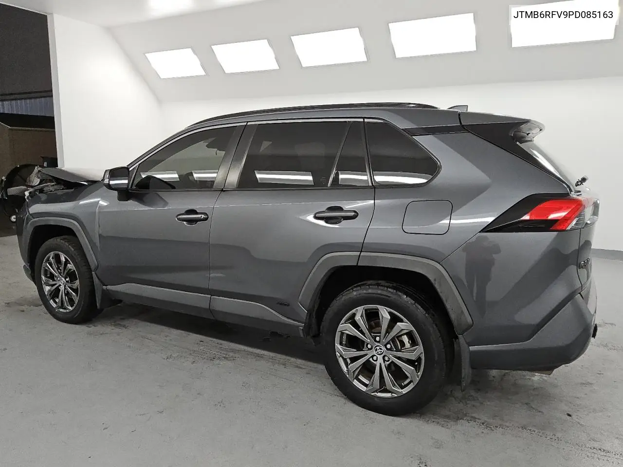JTMB6RFV9PD085163 2023 Toyota Rav4 Xle Premium