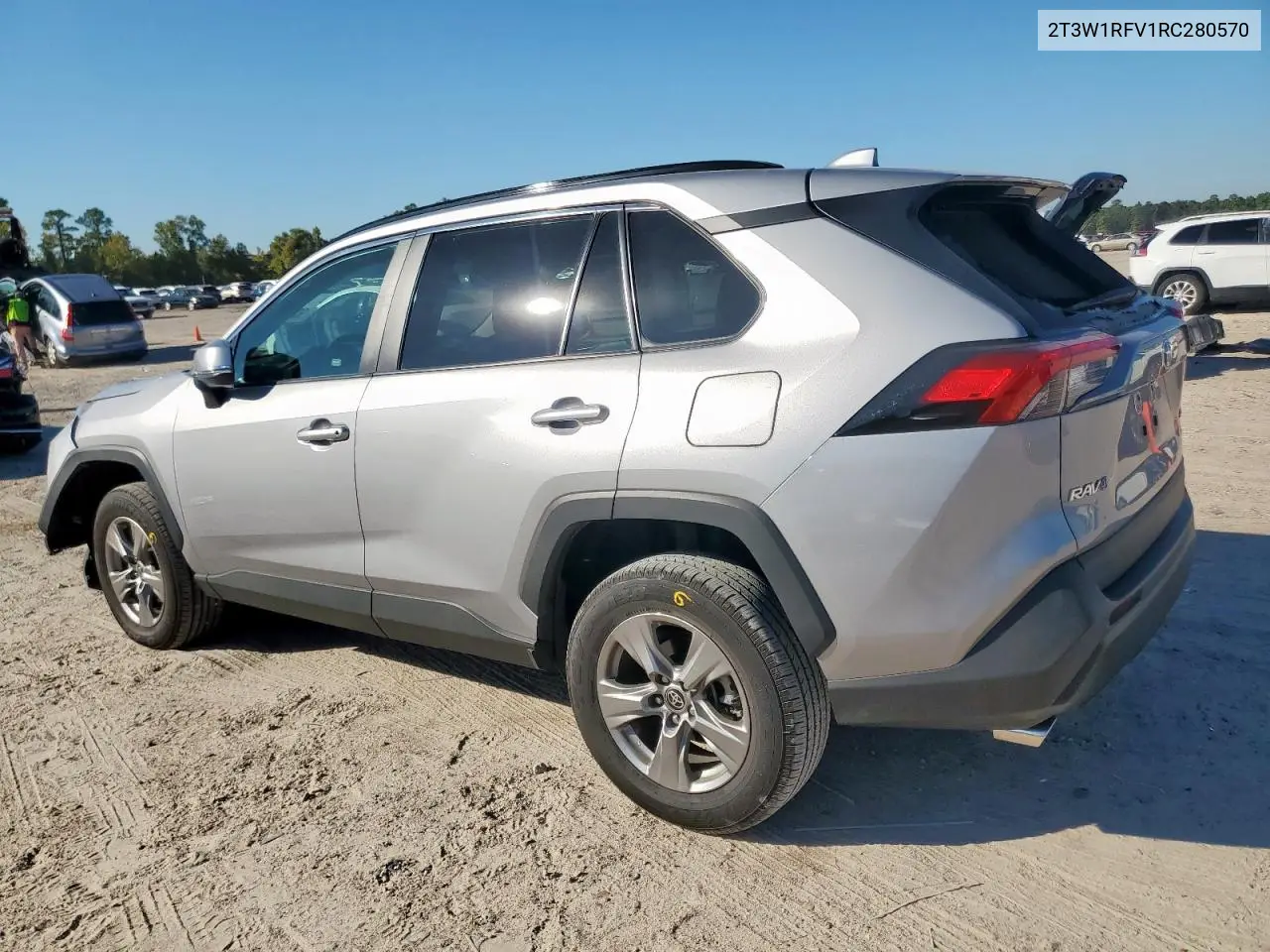 2T3W1RFV1RC280570 2024 Toyota Rav4 Xle