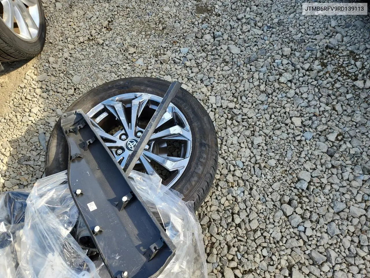 JTMB6RFV9RD139113 2024 Toyota Rav4 Xle Premium