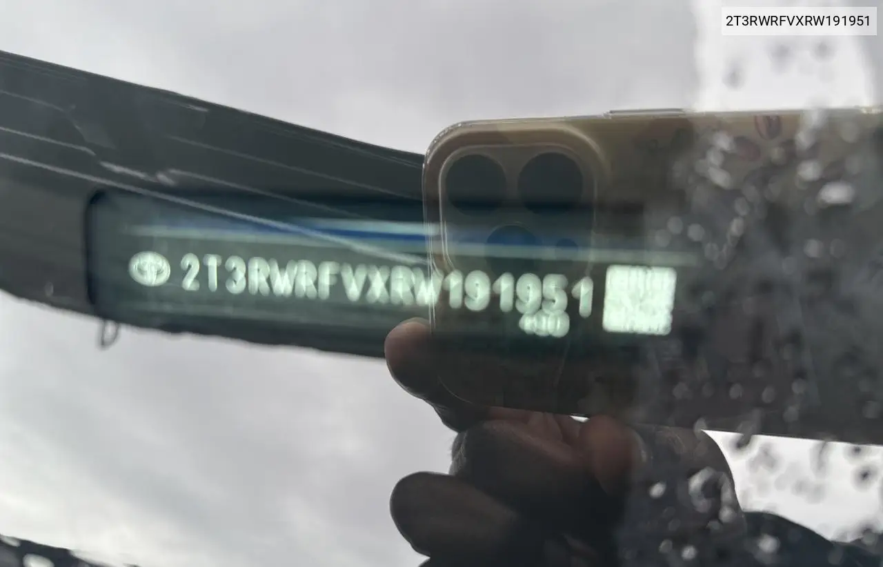 2T3RWRFVXRW191951 2024 Toyota Rav4 Xle