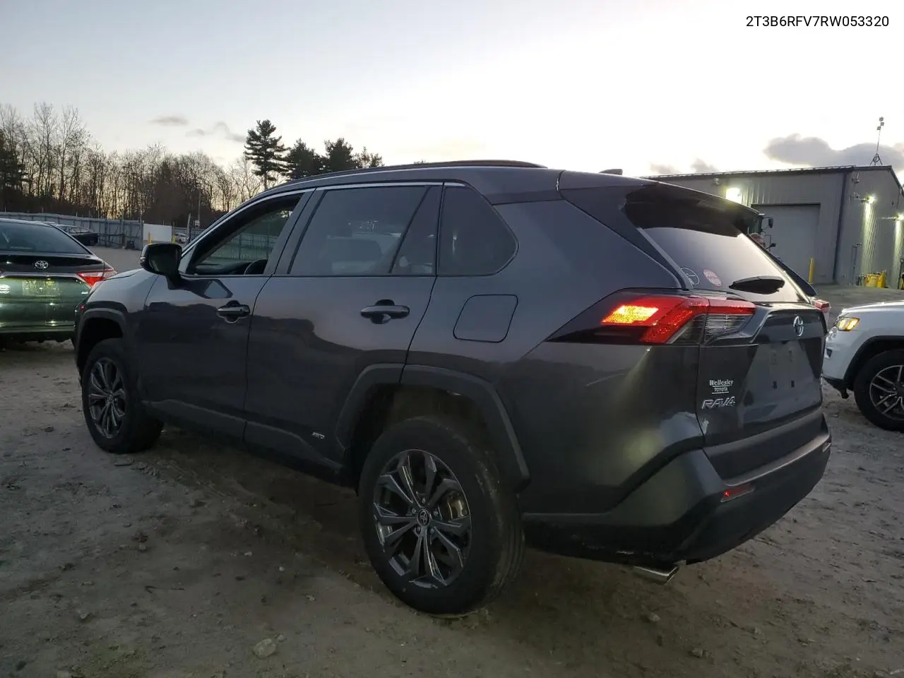 2T3B6RFV7RW053320 2024 Toyota Rav4 Xle Premium