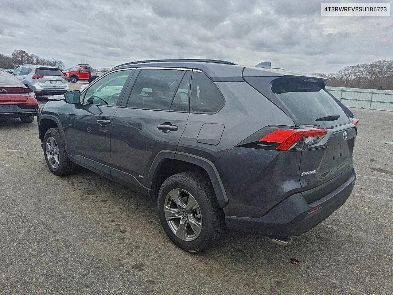 4T3RWRFV8SU186723 2025 Toyota Rav4 Xle