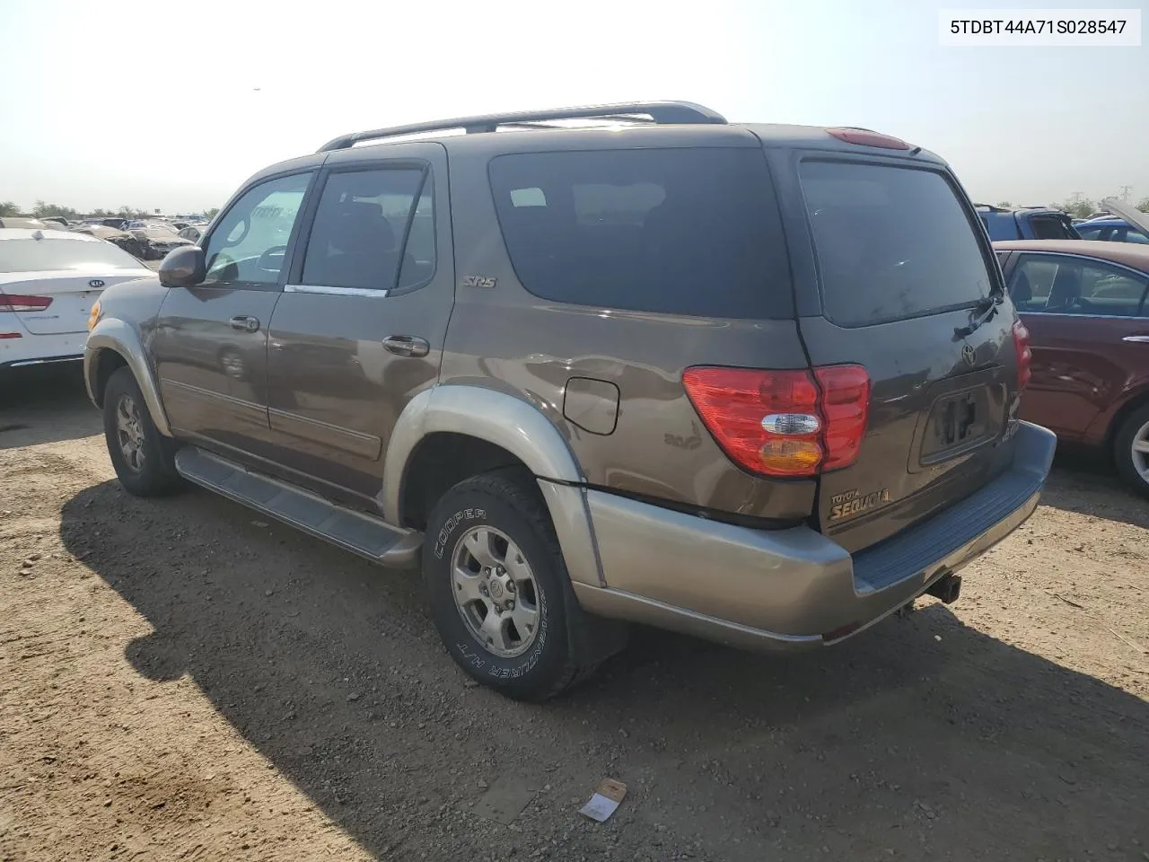 2001 Toyota Sequoia Sr5 VIN: 5TDBT44A71S028547 Lot: 71317064