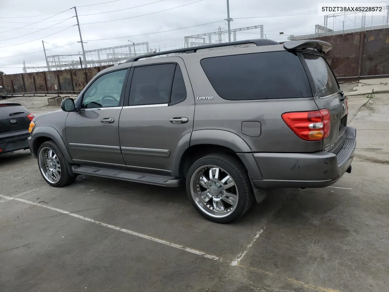 2004 Toyota Sequoia Limited VIN: 5TDZT38AX4S228572 Lot: 56970574