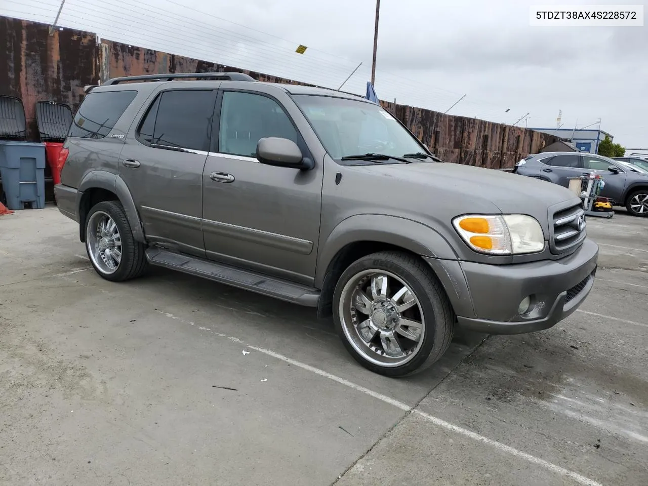 2004 Toyota Sequoia Limited VIN: 5TDZT38AX4S228572 Lot: 56970574