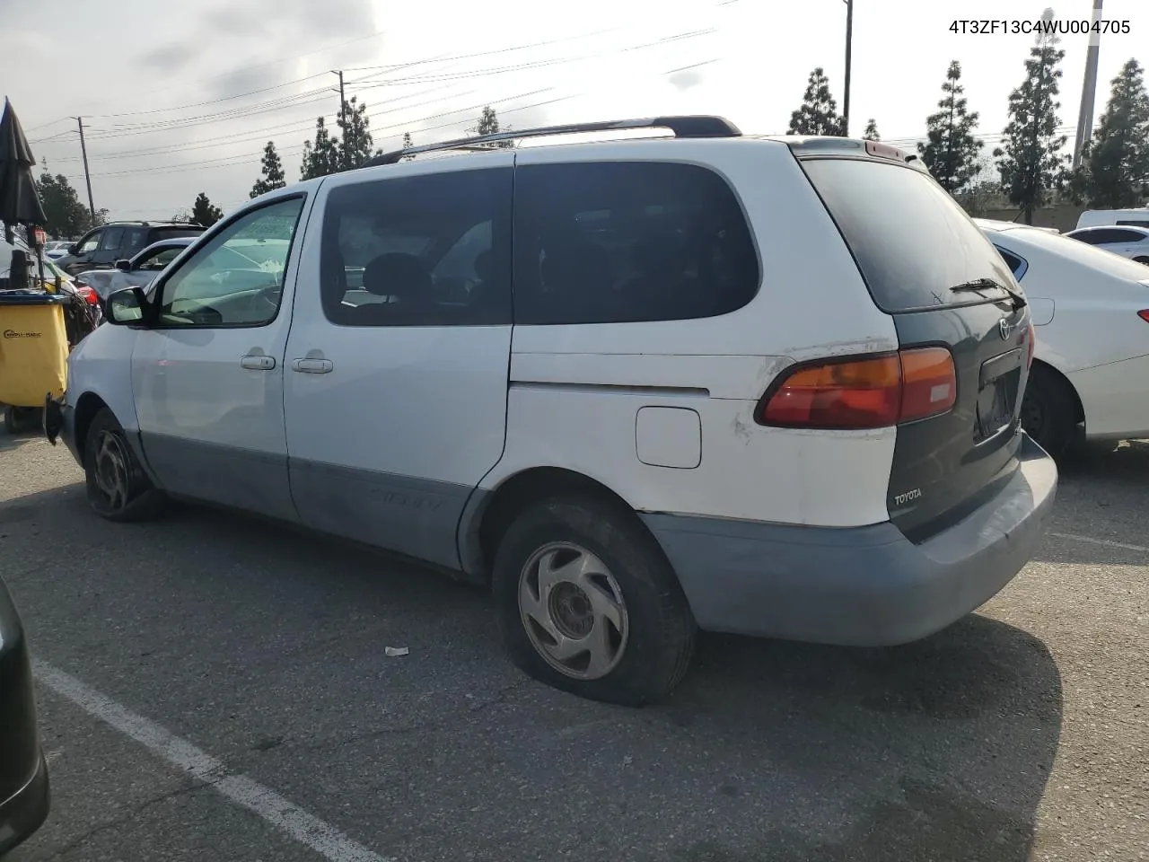 4T3ZF13C4WU004705 1998 Toyota Sienna Le