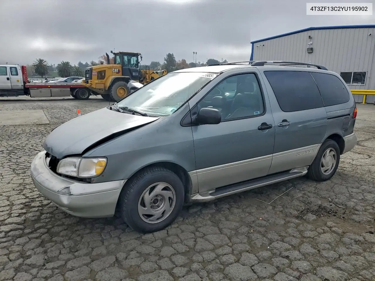 4T3ZF13C2YU195902 2000 Toyota Sienna Le