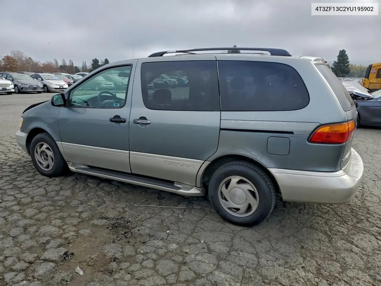 4T3ZF13C2YU195902 2000 Toyota Sienna Le